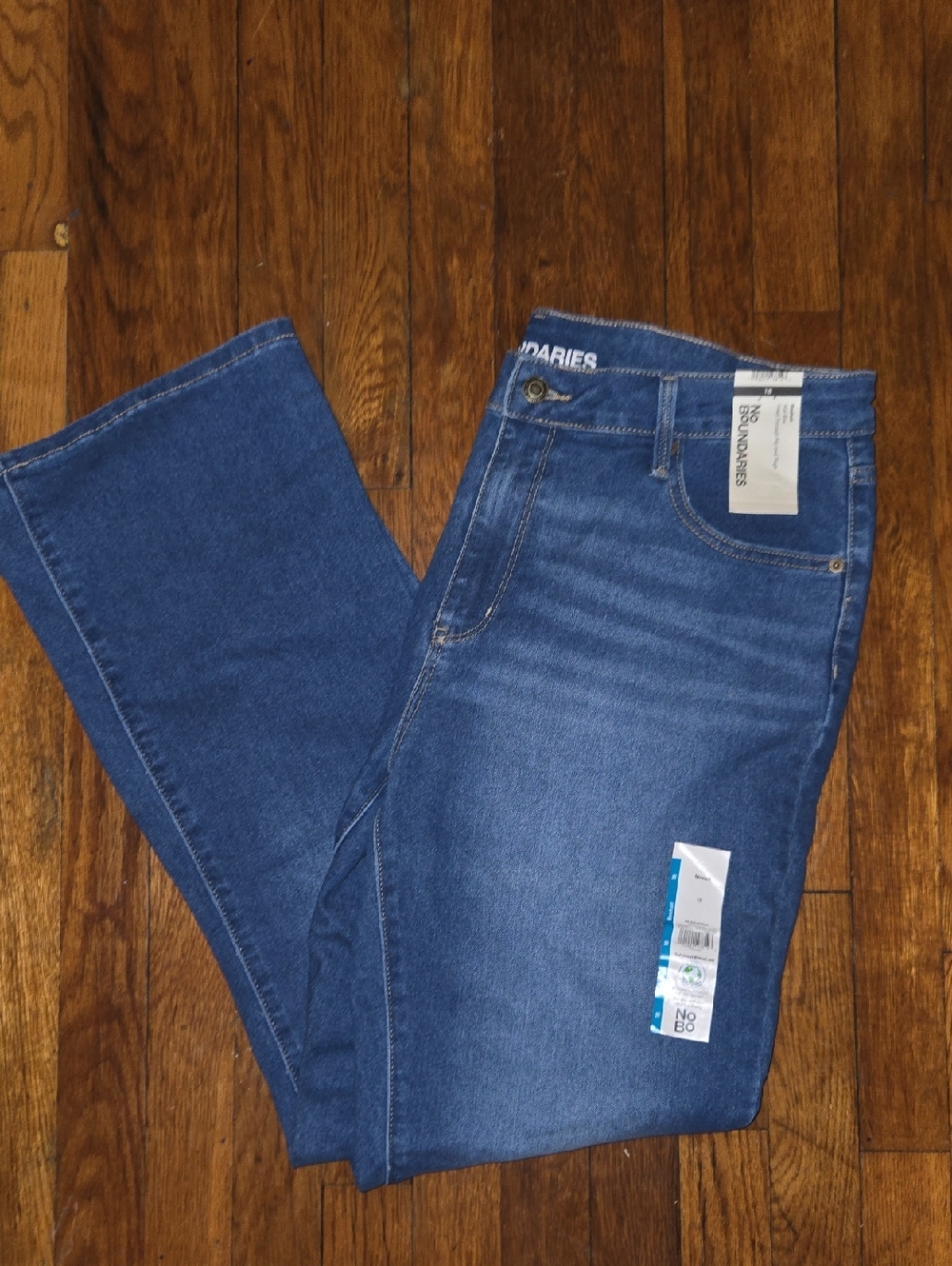 No Boundaries Mid-Rise Boot Cut Denim Jeans In Size 18